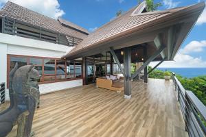 35 - Vast Beach Front Villa