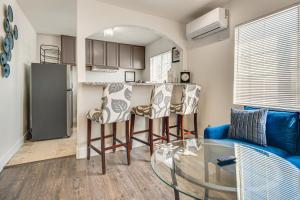 Near Hospitals and Metrolink Access LA Getaway