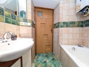 Podwale Central Apartment by BookingHost