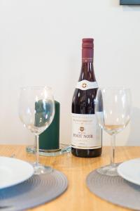 Earth-Toned Studio, Near Haga & Järntorget