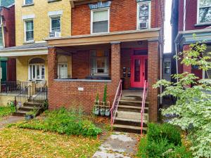 Mathilda Street Trio - The Lodge with King Bed