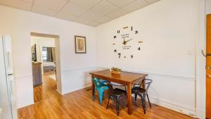 Mathilda Street Trio - The Lodge with King Bed