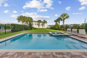 Luxury 5Bedrooms w Pool Jacuzzi Game Room