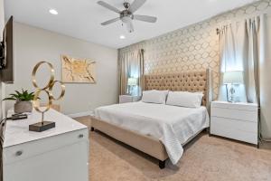 Luxury 5Bedrooms w Pool Jacuzzi Game Room