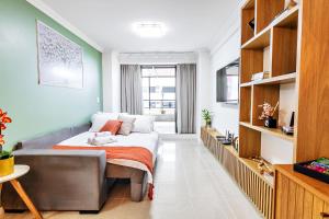 Flat espaçoso no Manaíra, a 100m da praia e ao lado do Mag Shopping