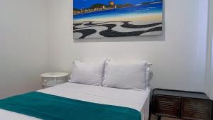 HR.113 - Apartamento recentemente reformado com 2 dormitorios para alugar no posto 10 de Ipanema