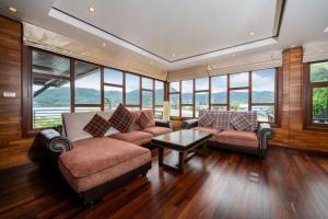 35 - Vast Beach Front Villa