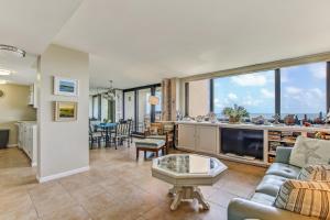 Oceanfront 3 Bedrooom BeachWalker Condo
