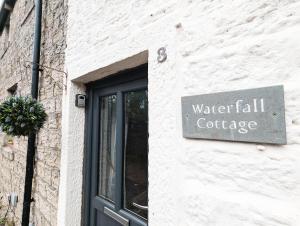 Beautiful Waterfall Cottage with Countryside Walks