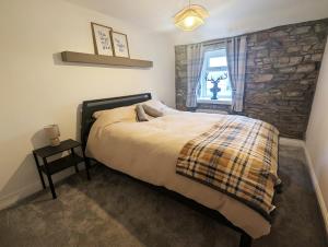 Beautiful Waterfall Cottage with Countryside Walks