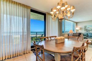 Updated 3 Bedroom Oceanfront Beachwalker Condo