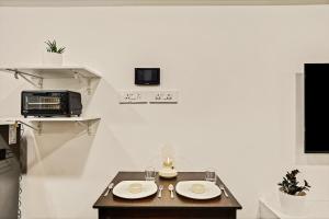 Orchid 001Airport view55 TVCoffee maker