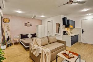 Orchid 001Airport view55 TVCoffee maker