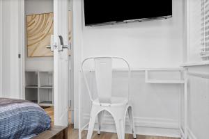 Pittsburgh Shadyside 2A Bright and Stylish Private Bedroom with Shared Bathroom
