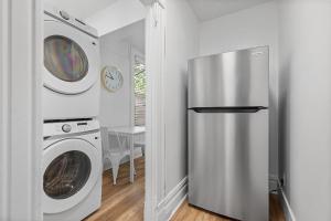 Pittsburgh Shadyside 2A Bright and Stylish Private Bedroom with Shared Bathroom