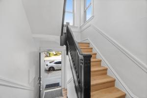 Pittsburgh Shadyside 2A Bright and Stylish Private Bedroom with Shared Bathroom