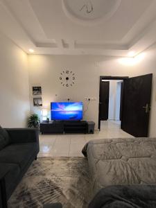 استديو بجلسة جانبية ودخول ذكي