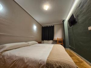 Hostal Las Cavenes Del Cabaco