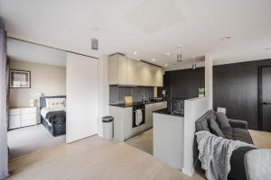 2 Bed Modern Flat, Castlefield, CityCentre, Parking, Self-checkin, Sleeps 4, Balcony, Wifi, City views