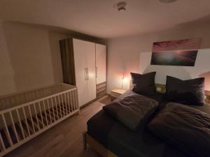 FERIENWOHNUNG 52m2 APARTMENT in ZITTAUER STADTZENTRUM INNENSTADT INNENRING TOP LAGE - WOHNEN AUF ZEIT IN ZITTAU - 2 RAUM WOHNUNG EINKAUFSSTRASSE