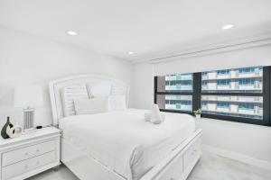 Oceanfront Escape with Resort Amenities Gym Pools and Sauna 1408