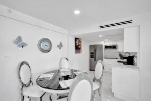 Oceanfront Escape with Resort Amenities Gym Pools and Sauna 1408