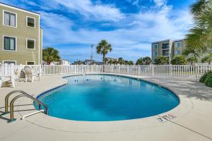 Steps to Sand and Pool! 3rd-Floor Myrtle Beach Condo
