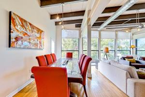 Encinal Condominiums 301