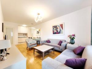 Central Point Apartment