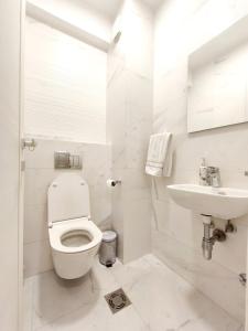 Central Point Apartment