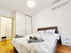 Central Point Apartment