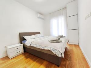 Central Point Apartment