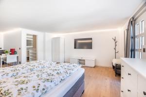 Completely renovated, furnished studio with plenty of comfort