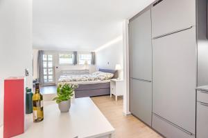 Completely renovated, furnished studio with plenty of comfort