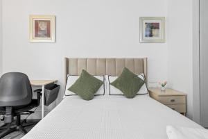 Canary Wharf Stays, Ensuite Room