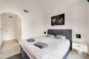 Bright and spacious 2BR with terrace in Costalita