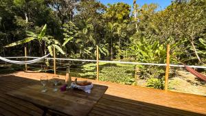 Suíte Saíra com vista para o lago