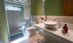 Suíte Saíra com vista para o lago