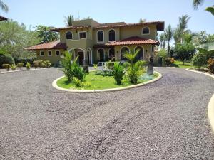 Rancho RachMare in Playa Coyote, a Beach Home!
