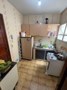 Lindo Apto na Praia do Morro, com ar condicionado, 2 quartos e 2 varandas, bem equipado com utensilios e super aconchegante