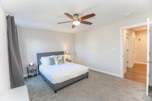 Sojourn Bay Breeze Retreat 4 BR Beach Family Home