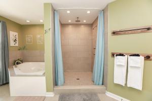 Sojourn Bay Breeze Retreat 4 BR Beach Family Home