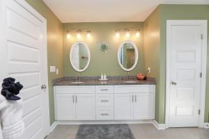 Sojourn Bay Breeze Retreat 4 BR Beach Family Home