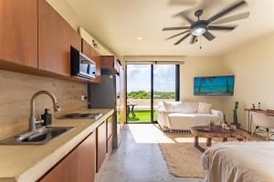 Private Jacuzzi, Starlink, Golf-View Terrace - Puerto Aventuras