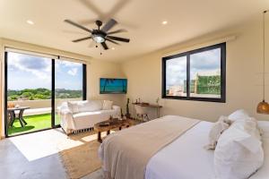Private Jacuzzi, Starlink, Golf-View Terrace - Puerto Aventuras