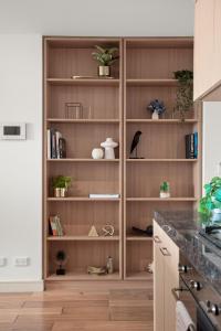 The Quiet Side of the City - A Stylish 2 Bed 2 Bath Retreat