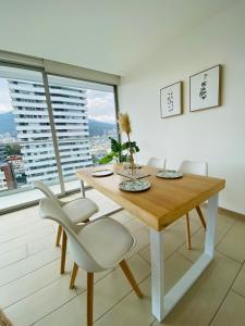 Boho apt-balcony in La Carolina, 60" TV 4K