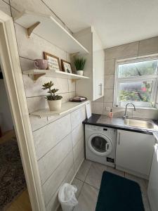 Modern Wembley Apartment Walk to Stadium & Arena