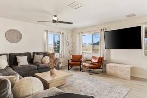 House & Casita - Hot Tub - Pickle Ball - Fire Pit - Pool