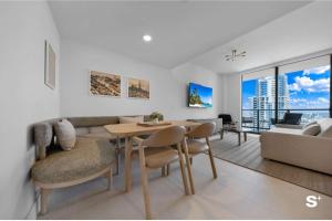 Stylish Downtown 1-BD Condo